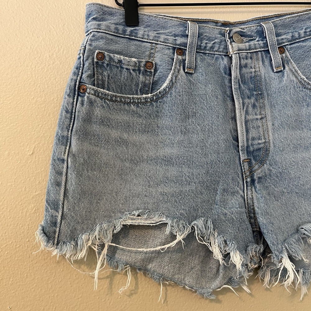 Levi's 501 Women's Jean Shorts 27 Light Wash Distressed 90s Classic Minimalist - Picture 2 of 9